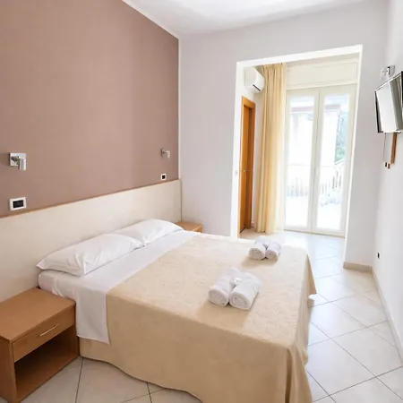 Hotel Favorita Easy Stay B&B 체제나티코