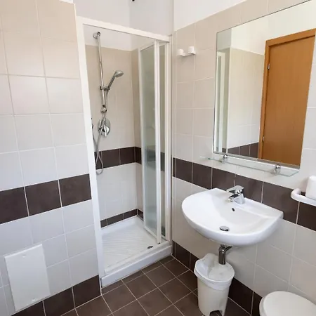 Отель Hotel Favorita Easy Stay B&B Чезенатико