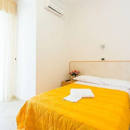 Hotel Favorita Easy Stay B&B Чезенатико