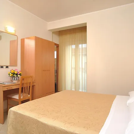 호텔 Hotel Favorita Easy Stay B&B 3*
