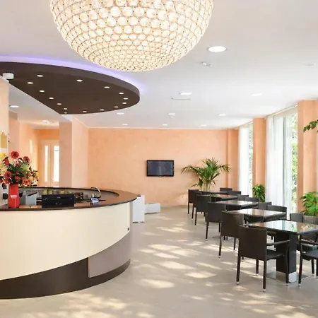 Hotel Favorita Easy Stay B&B 3* تْشيزيناتيكو