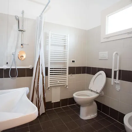 Hotel Favorita Easy Stay B&B فندق تْشيزيناتيكو