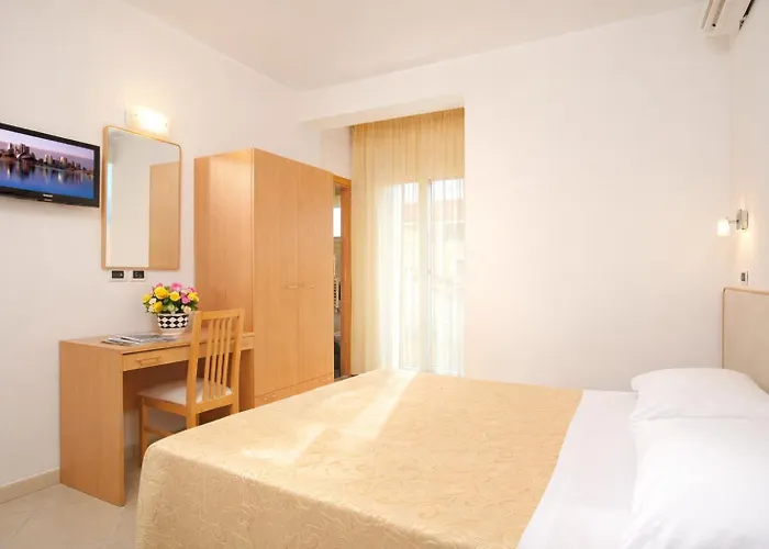 Favorita Easy Only ホテル 3*