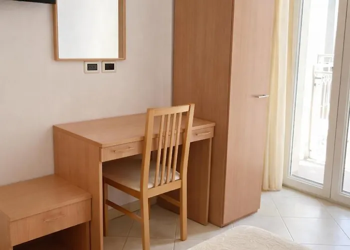 Favorita Easy Only ホテル 3*