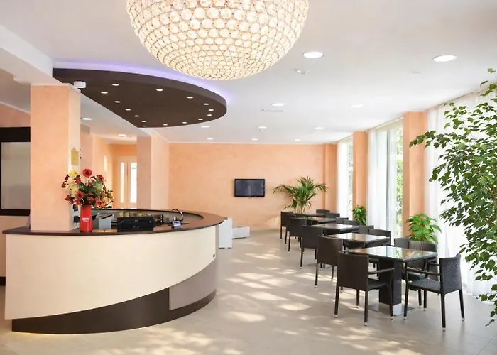 Favorita Easy Only 3* チェゼナーティコ